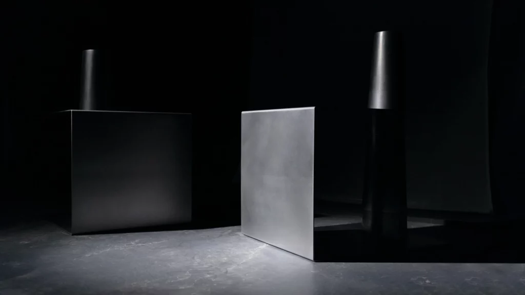 6. Armure chair